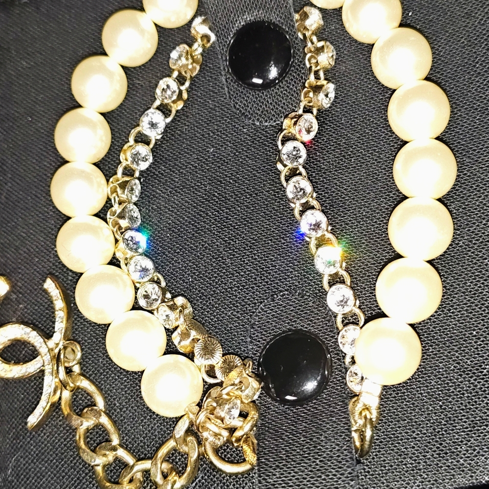 Elegant Chanel Pearl and Crystal Bracelet With Box And Gift Bag - Picture 12 of 12
